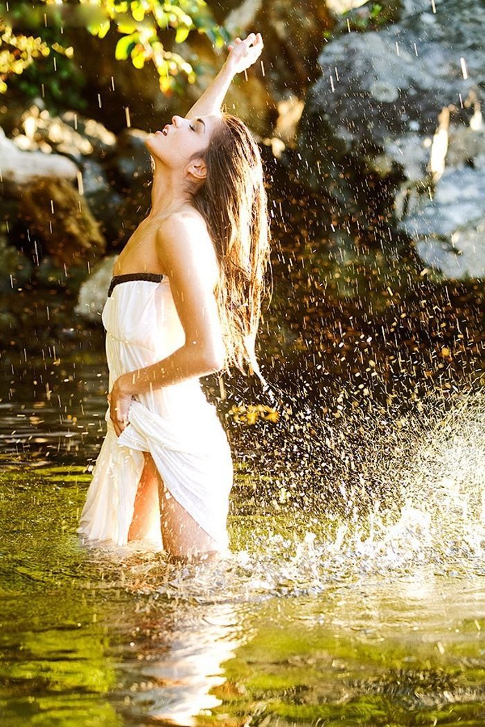 Marie Avgeropoulos in Zhangye