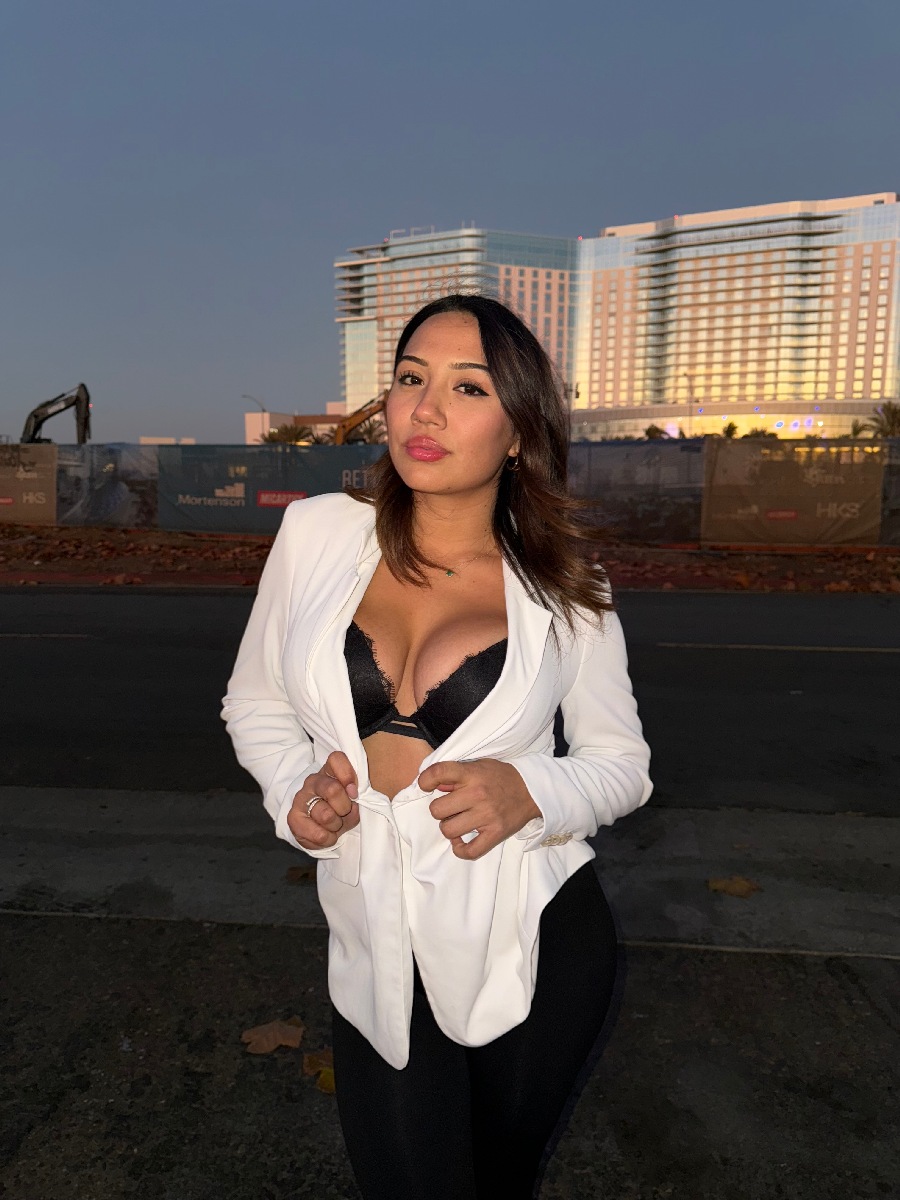 Take a pause and enjoy Ali Cruz — streaming from Zhangye