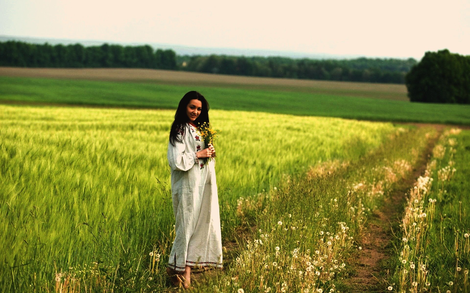 Women in Slavic costumes in Zhangye