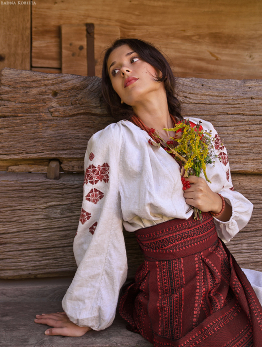 Girls in Slavic costumes in Zhangye