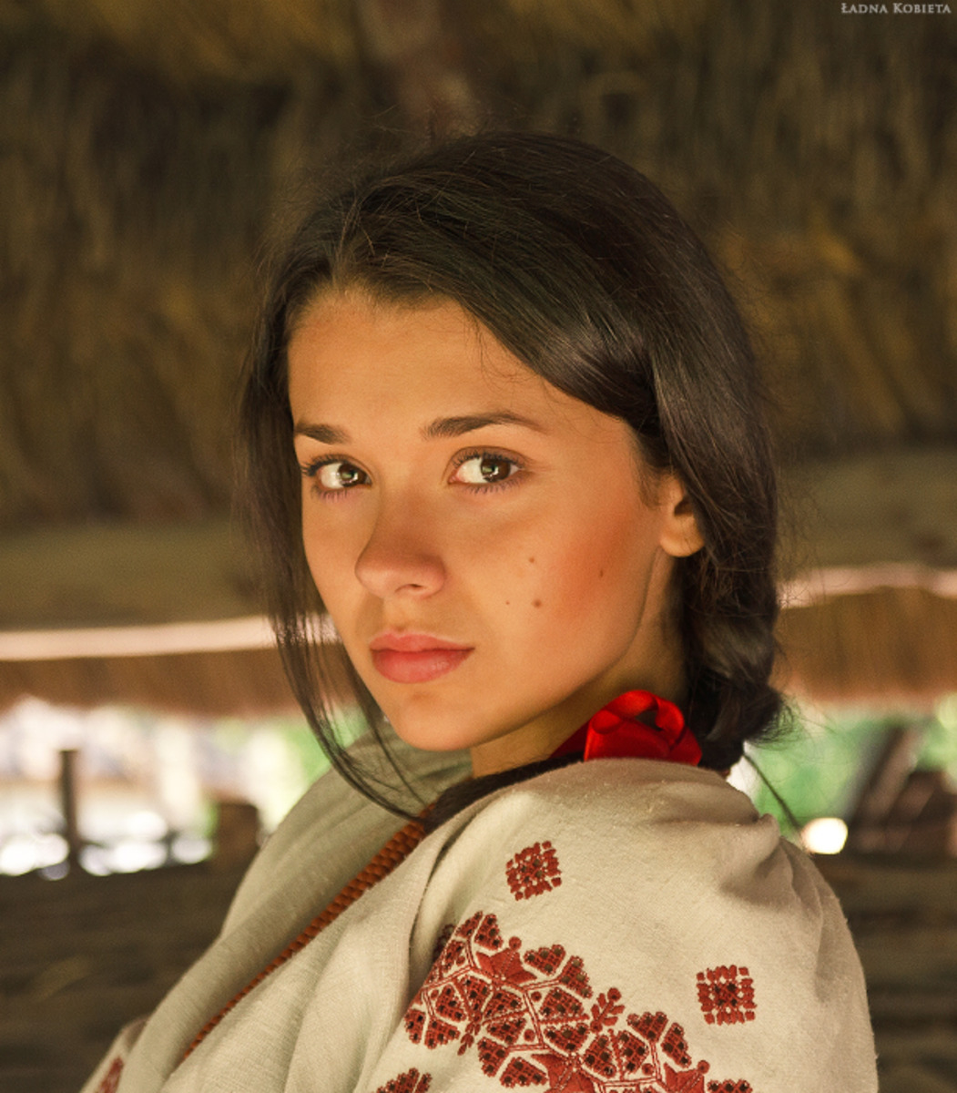 Girls in Slavic costumes in Zhangye