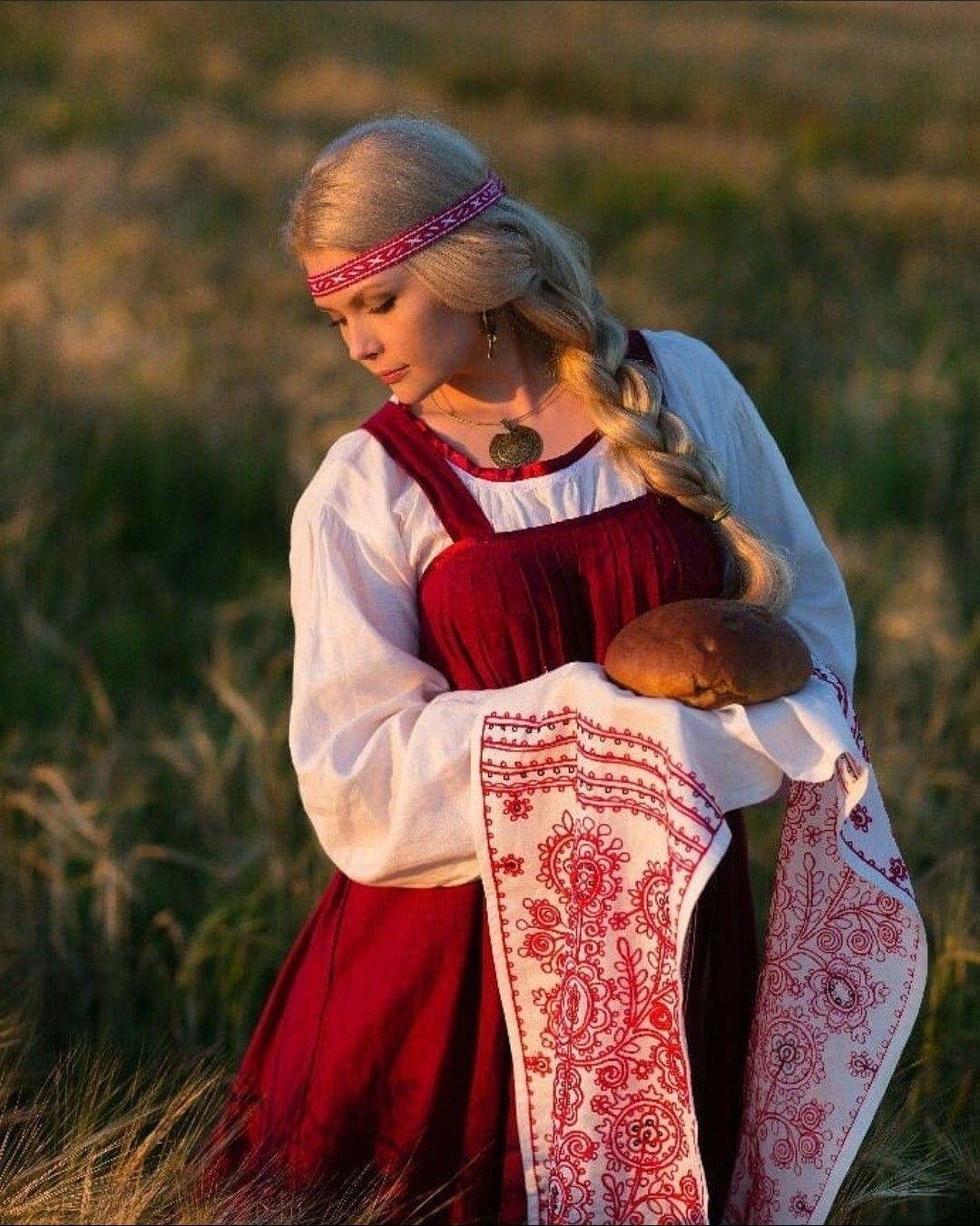 Girls in Slavic costumes in Zhangye
